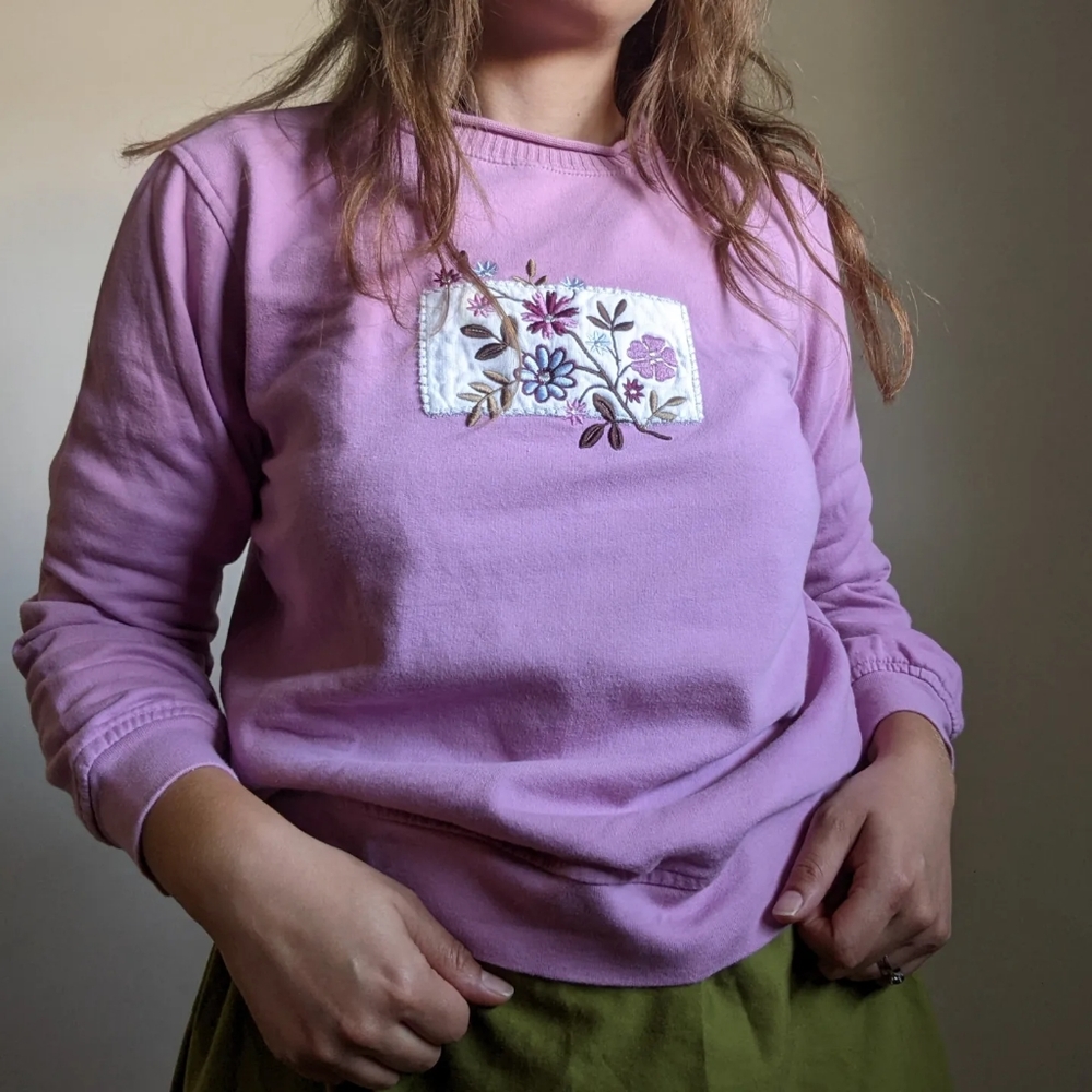 Vintage pullover with flower embroidery